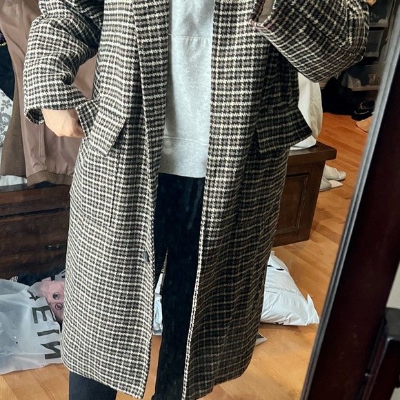 Brown coat - Picture 1 of 5